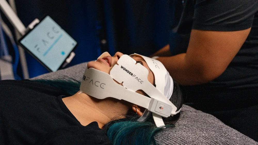 WonderFace facial contouring device