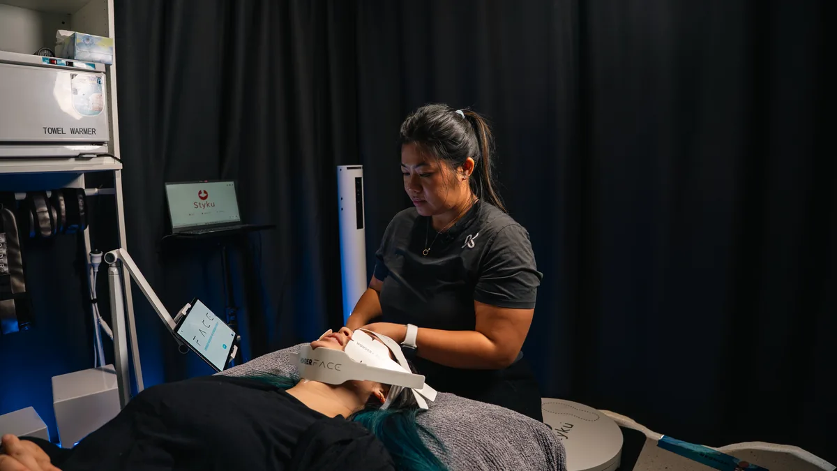 Non-surgical jowl treatment in progress at Kaizen Therapy in Bentleigh, Melbourne, with the practitioner positioning the device along the jawline